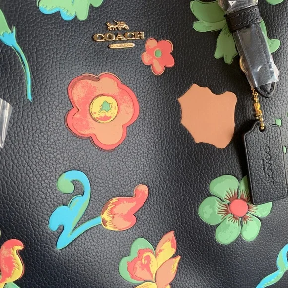 SOLD⛔️Authentic COACH Double faced floral leather tote - Picture 9 of 15